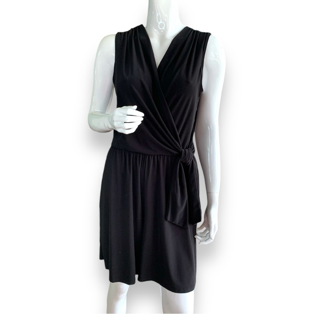 ANNALEE & HOPE BLACK SLEEVELESS DRAPED ROMPER WITH TIE WAIST. WOMEN’S SZ MEDIUM